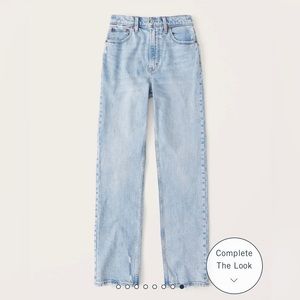 Abercrombie Ultra High Rise 90s Straight Jean - Light wash.